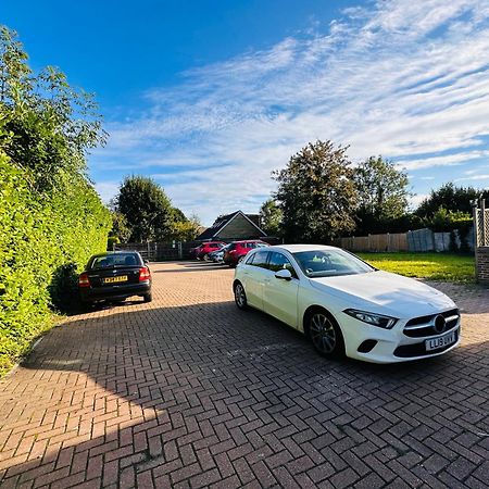 Acorn Lodge Hotel Gatwick & Parking Horley Kültér fotó