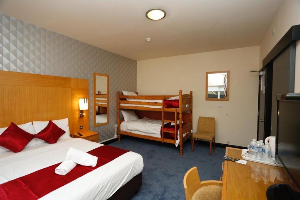 Acorn Lodge Hotel Gatwick & Parking Horley Kültér fotó