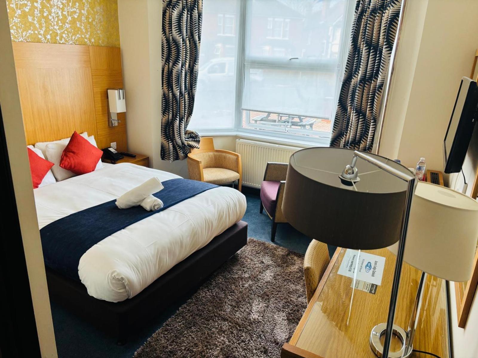 Acorn Lodge Hotel Gatwick & Parking Horley Kültér fotó