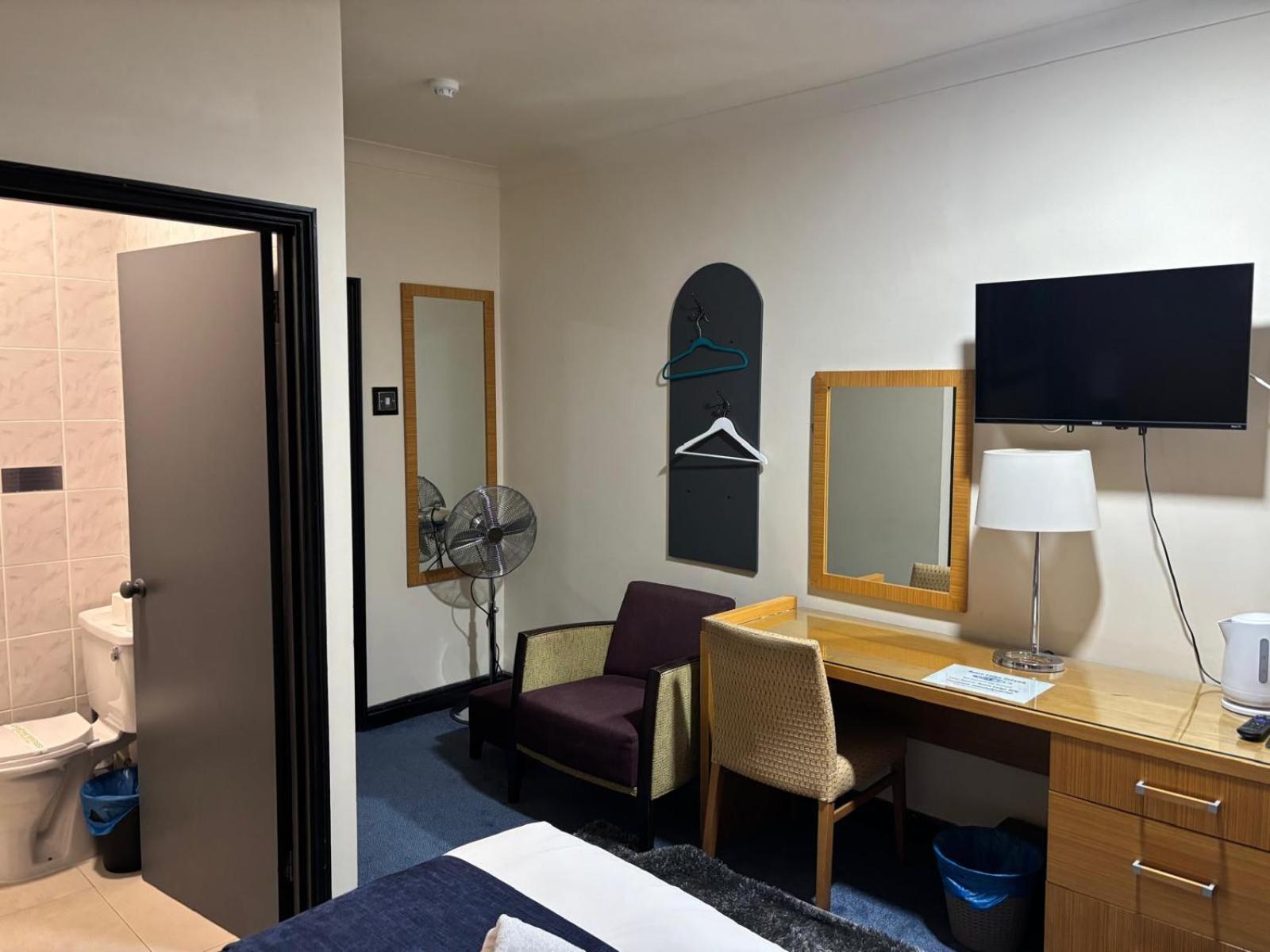 Acorn Lodge Hotel Gatwick & Parking Horley Kültér fotó
