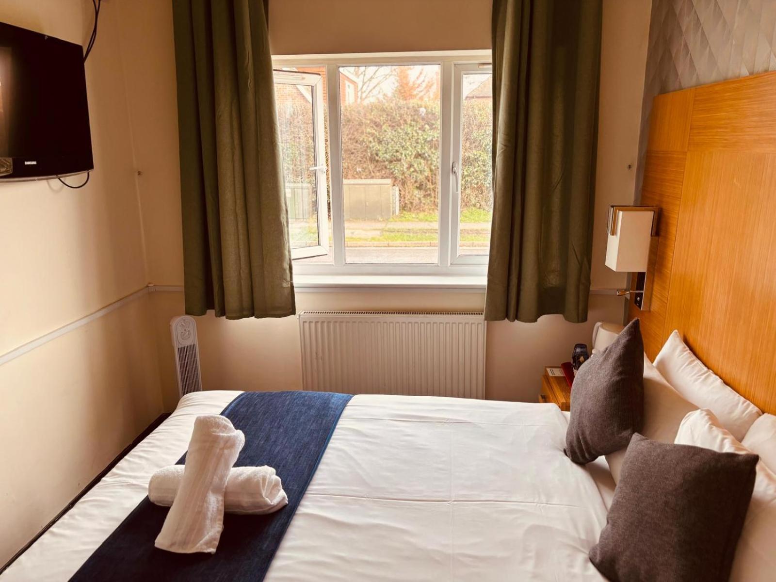 Acorn Lodge Hotel Gatwick & Parking Horley Kültér fotó