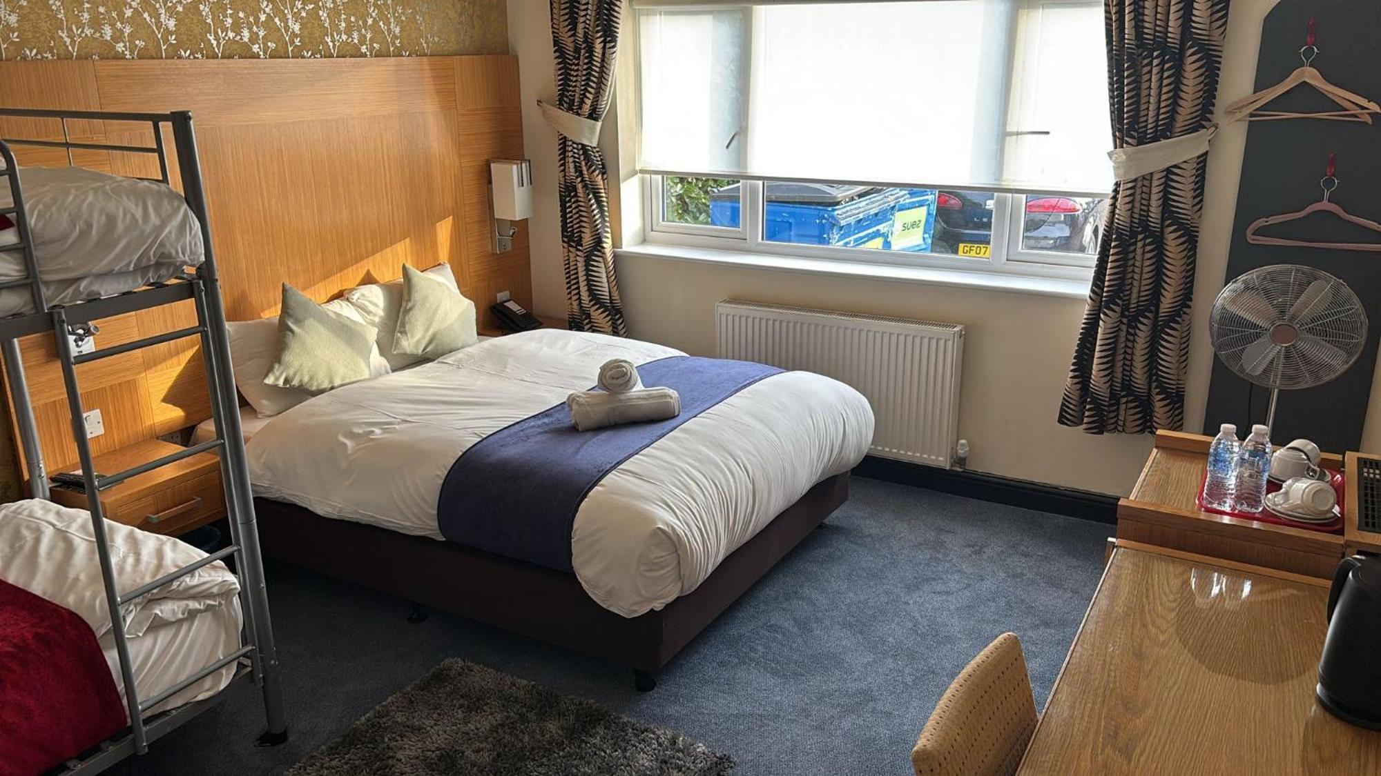 Acorn Lodge Hotel Gatwick & Parking Horley Kültér fotó