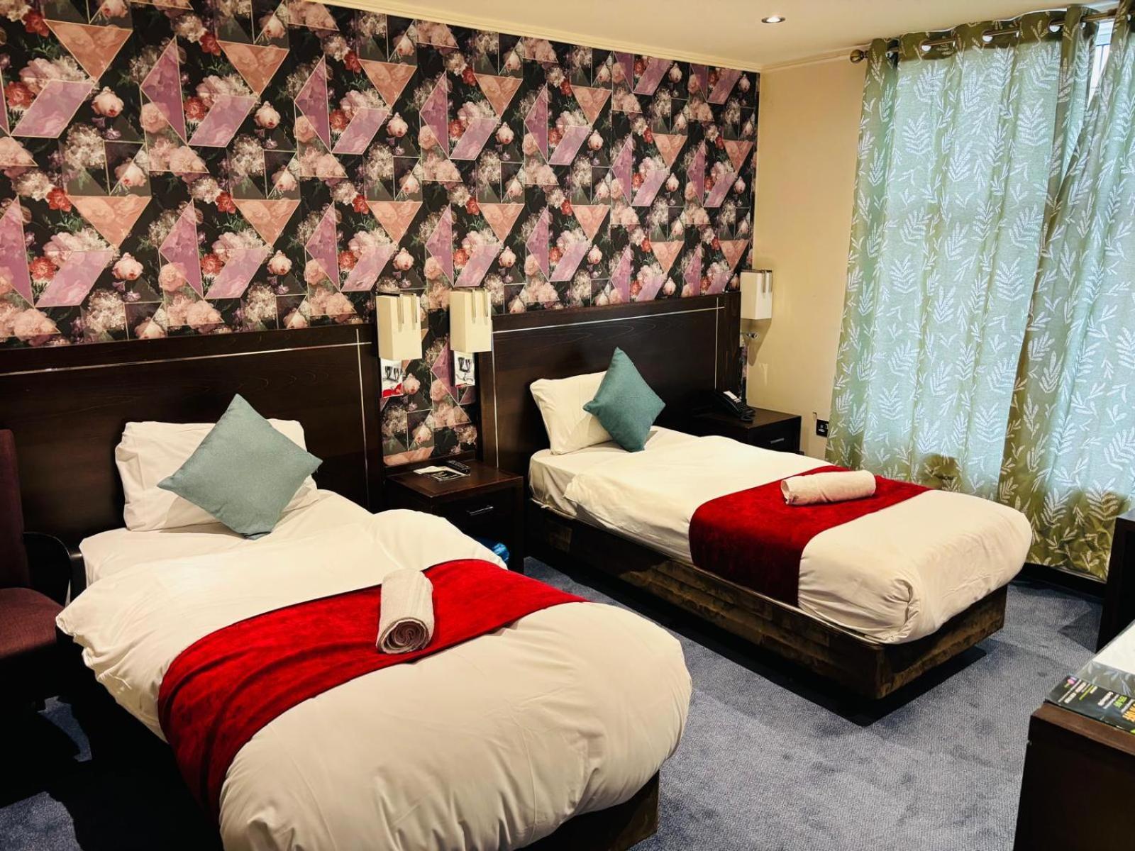 Acorn Lodge Hotel Gatwick & Parking Horley Kültér fotó