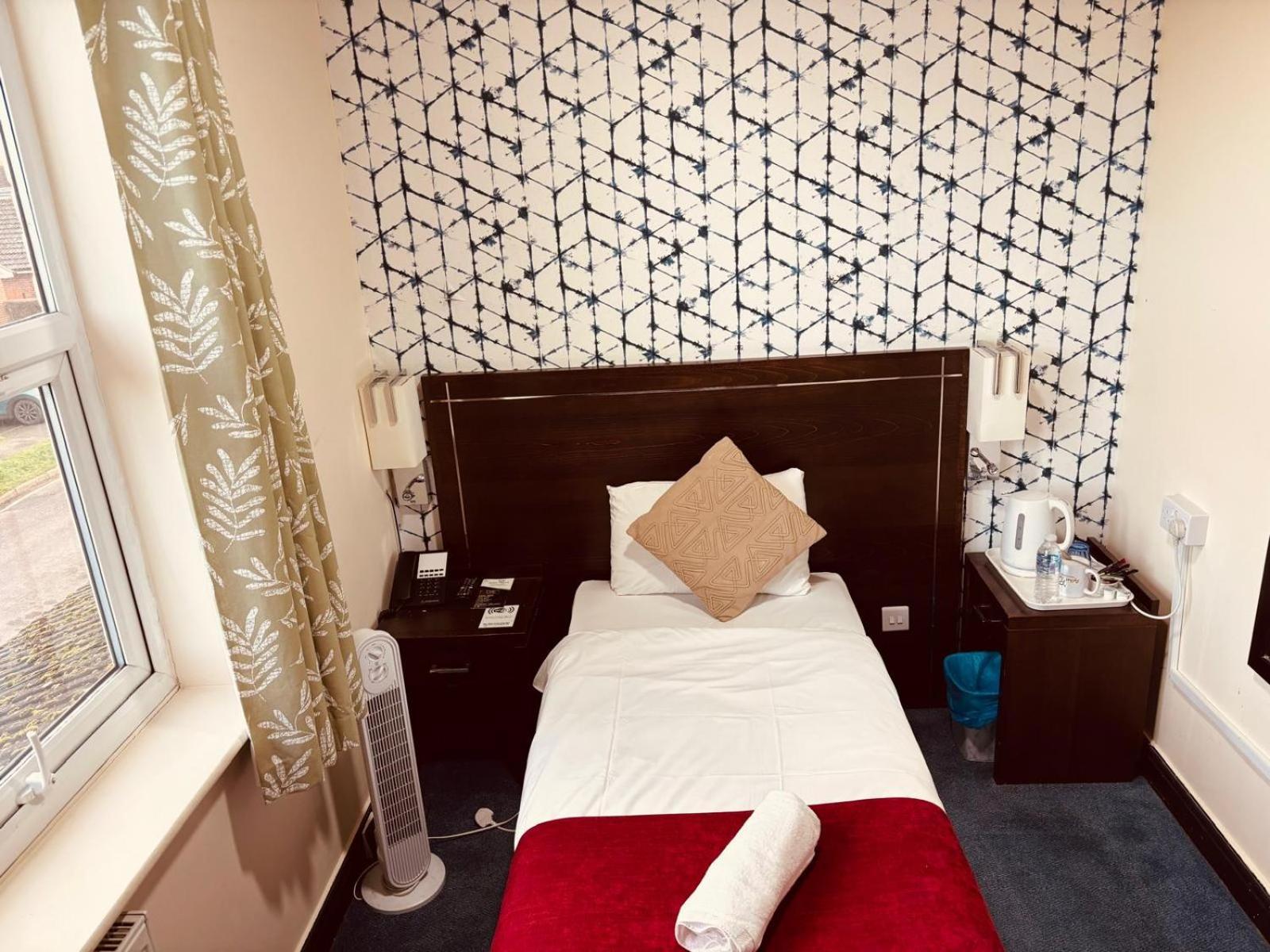 Acorn Lodge Hotel Gatwick & Parking Horley Kültér fotó