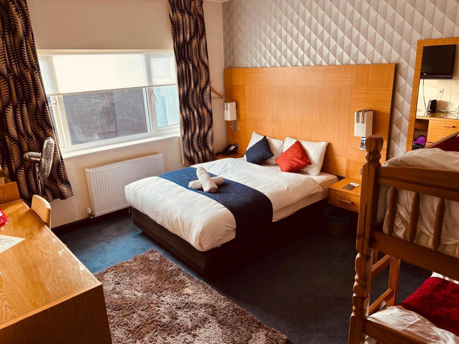 Acorn Lodge Hotel Gatwick & Parking Horley Kültér fotó